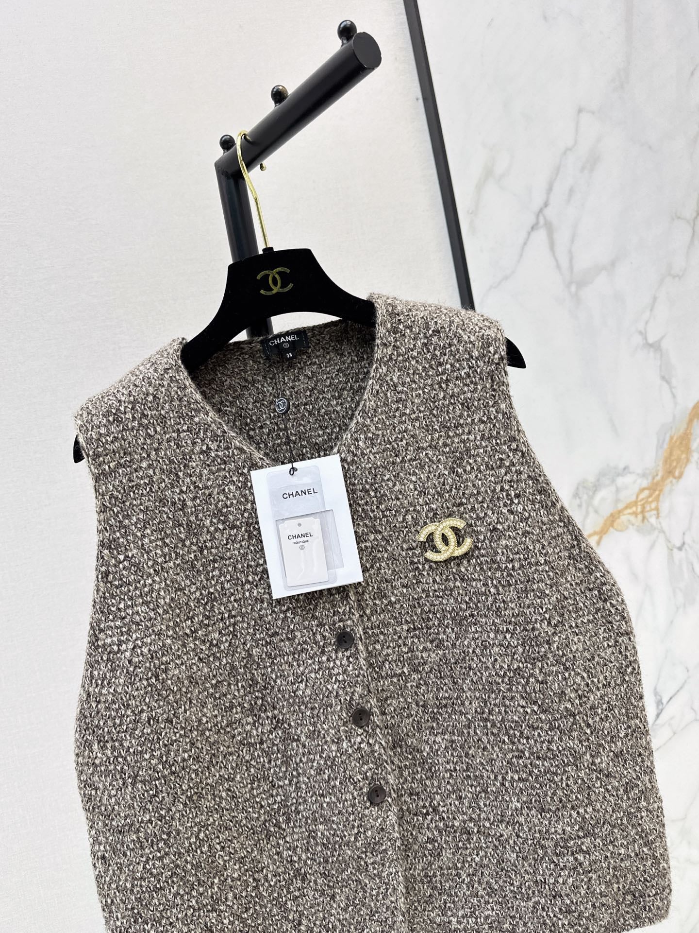26 New V-neck sleeveless knit vest