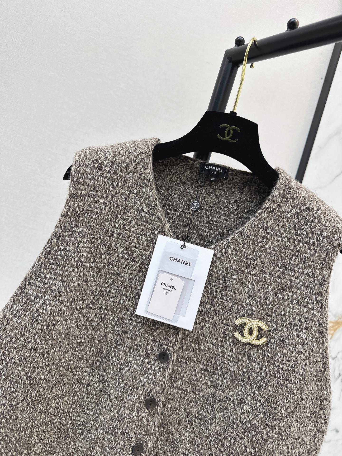 26 New V-neck sleeveless knit vest