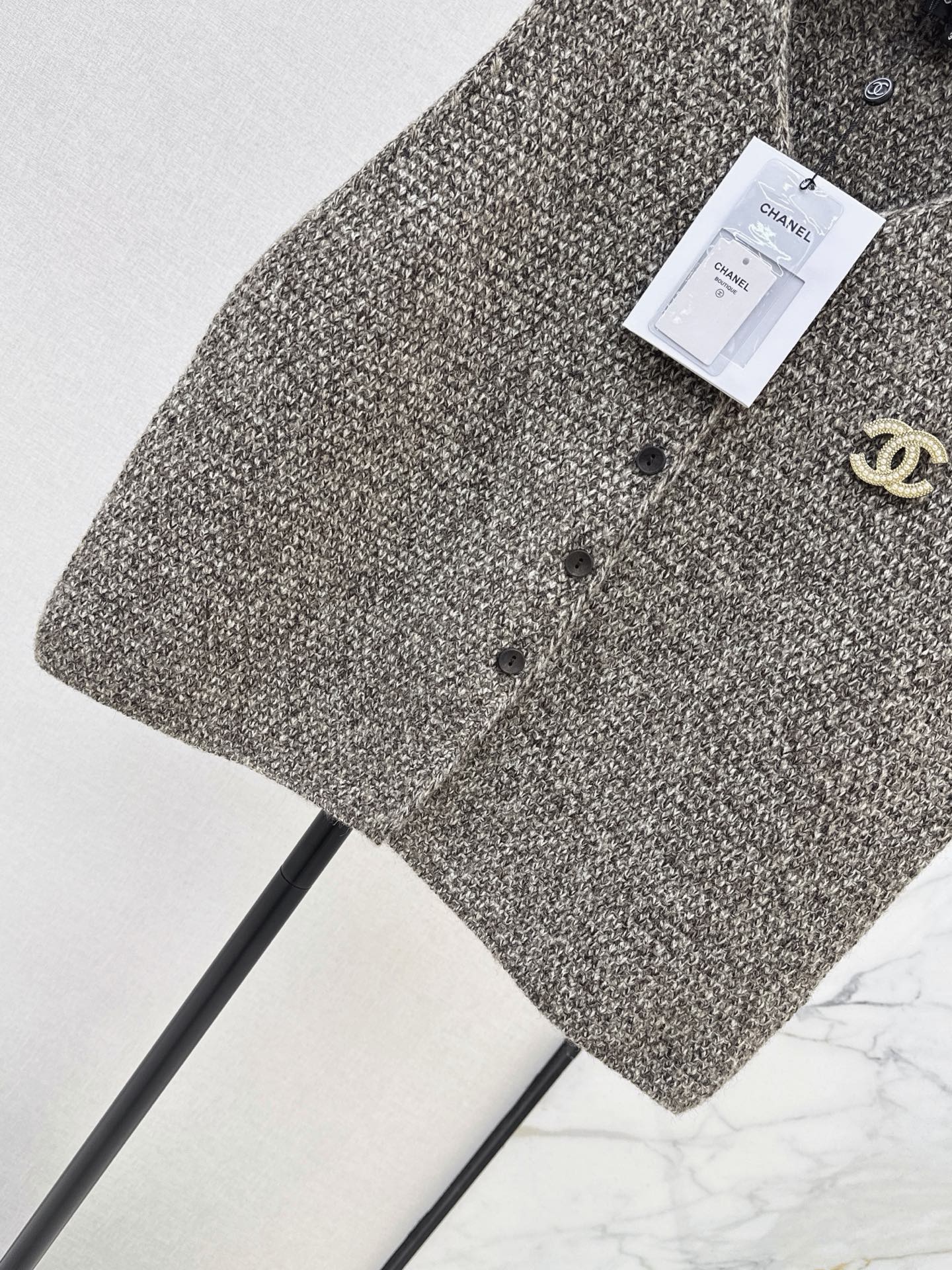 26 New V-neck sleeveless knit vest