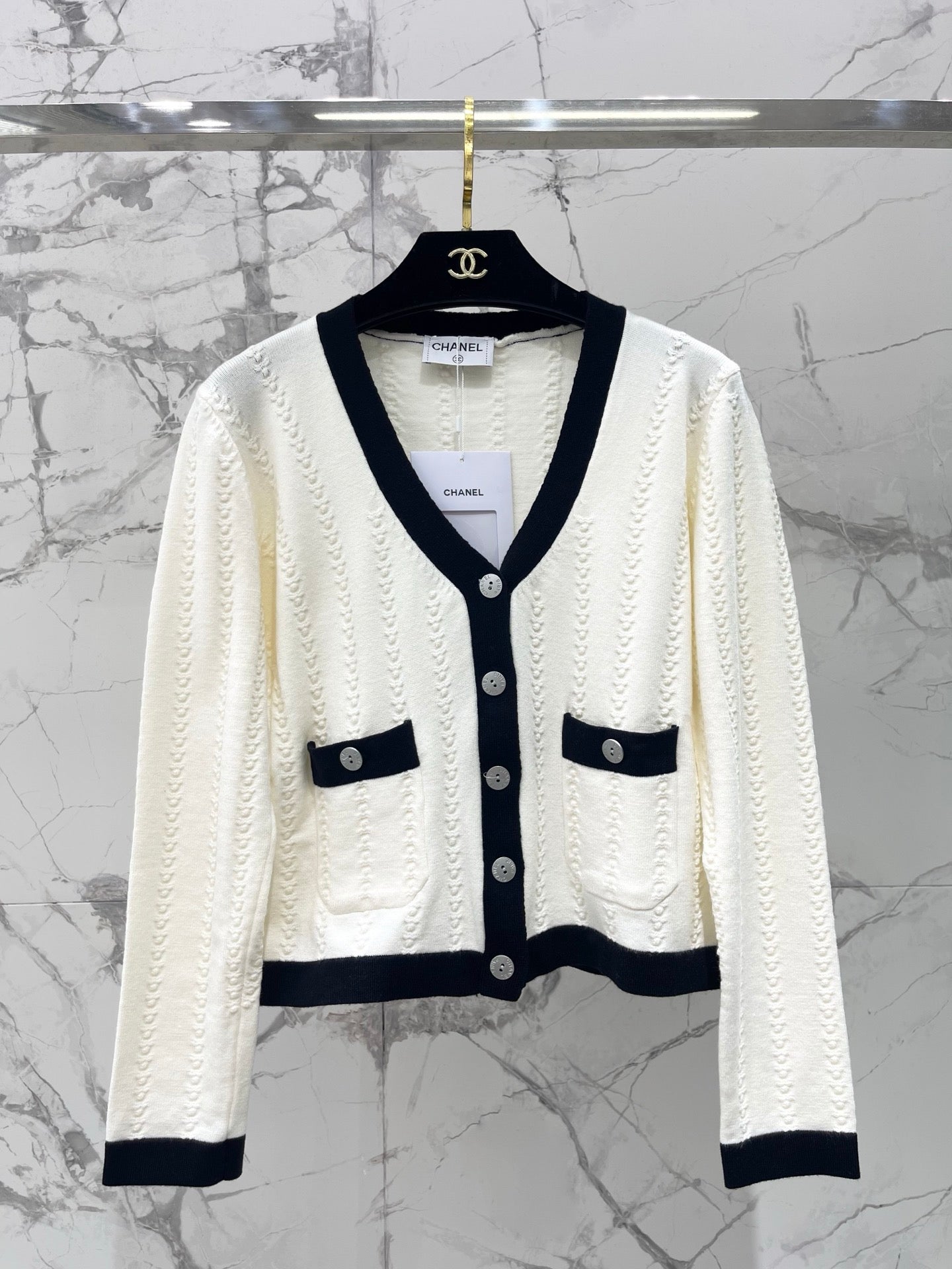 26 New Color-Block V-Neck Knit Cardigan
