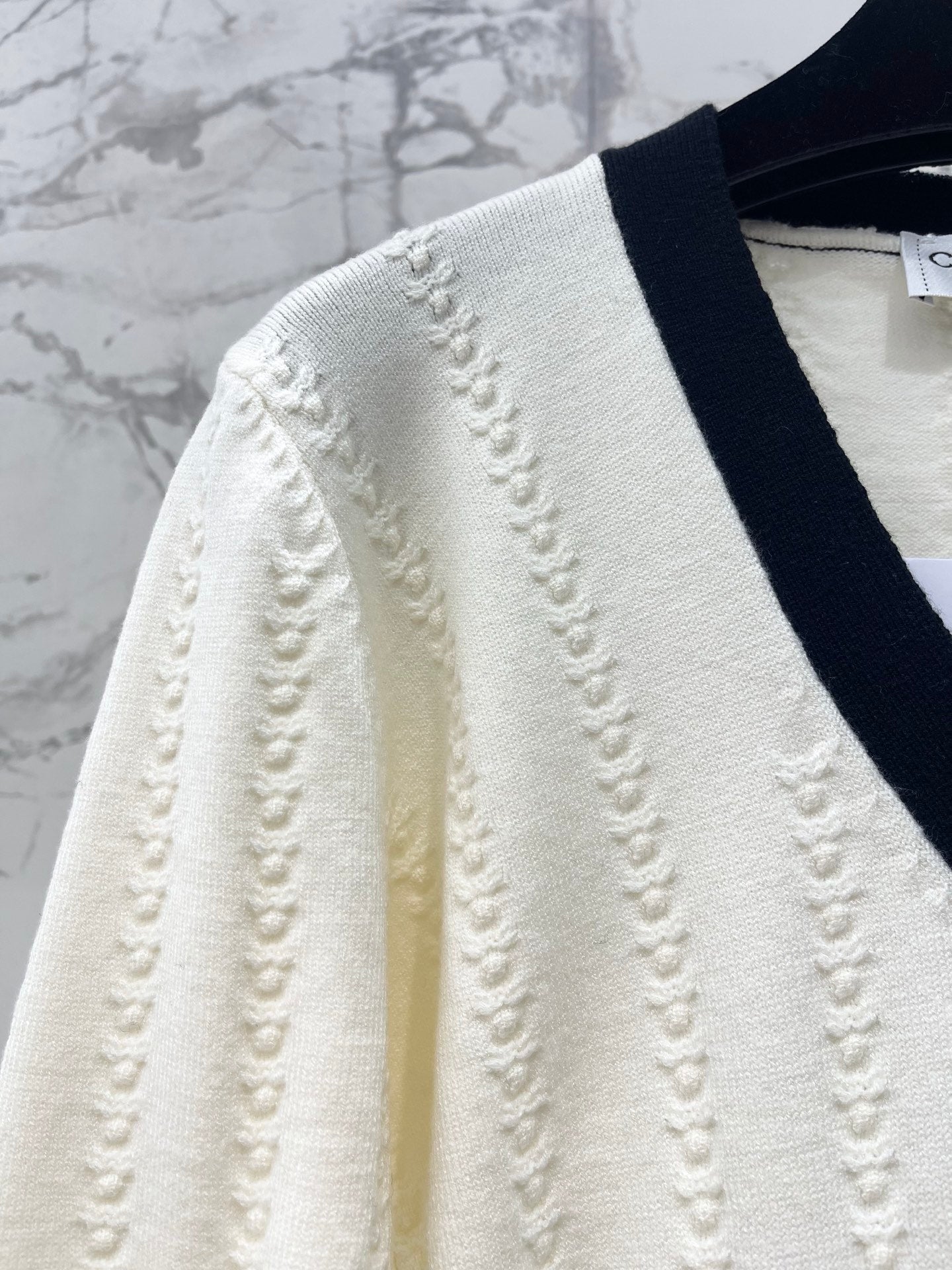 26 New Color-Block V-Neck Knit Cardigan