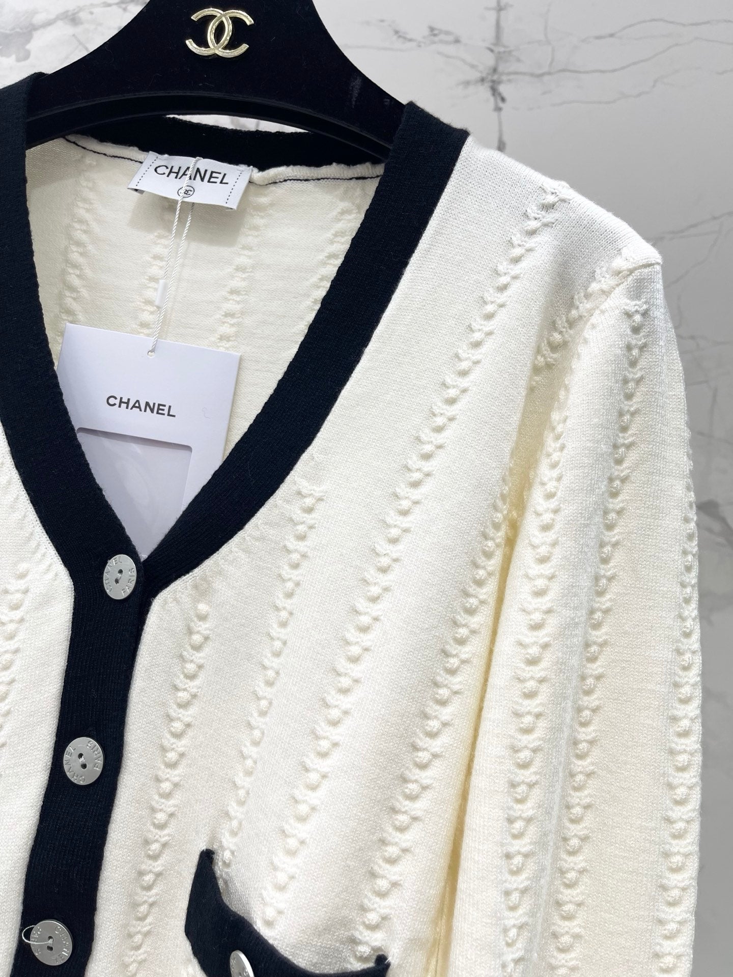 26 New Color-Block V-Neck Knit Cardigan