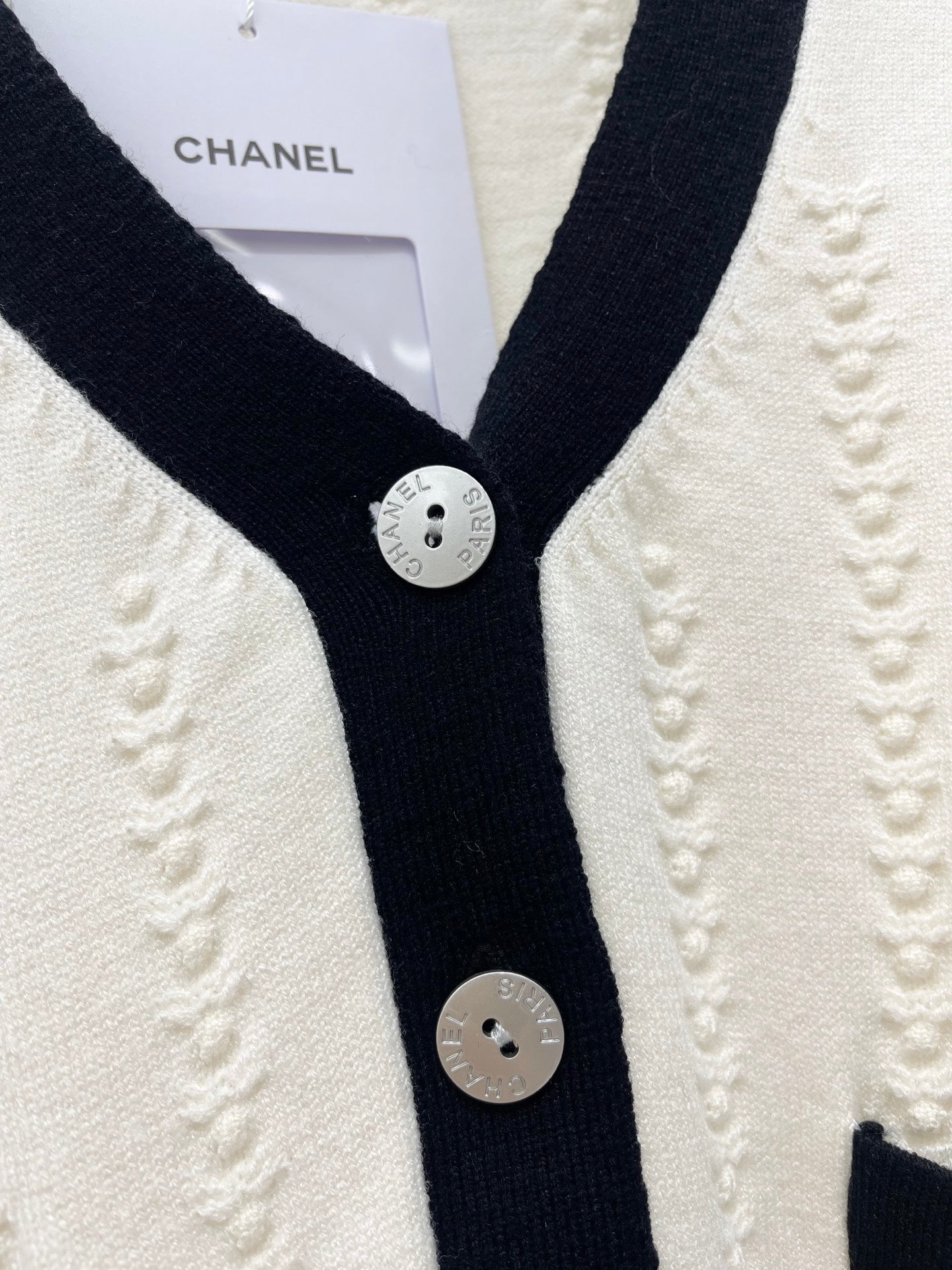 26 New Color-Block V-Neck Knit Cardigan