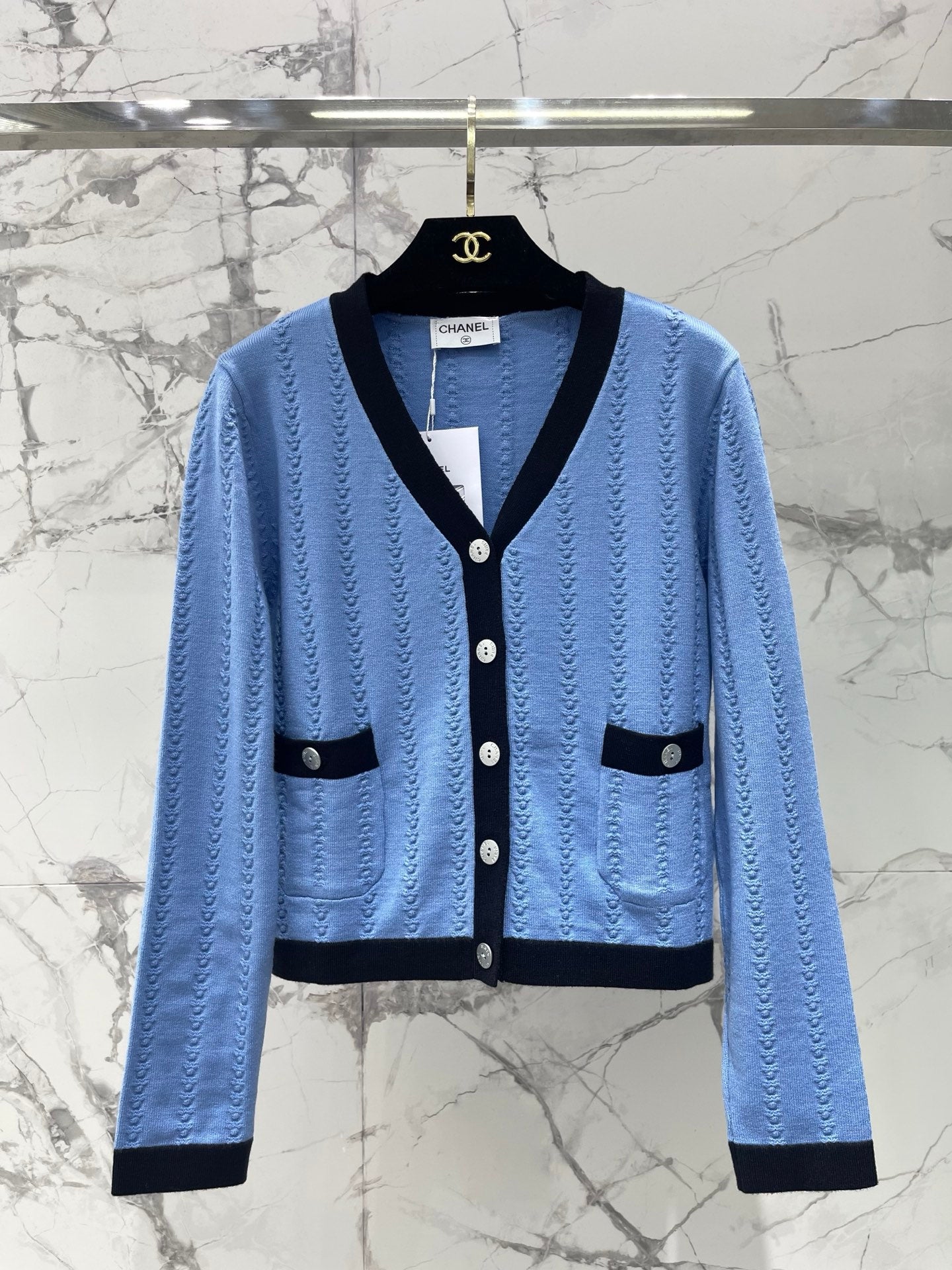 26 New Color-Block V-Neck Knit Cardigan
