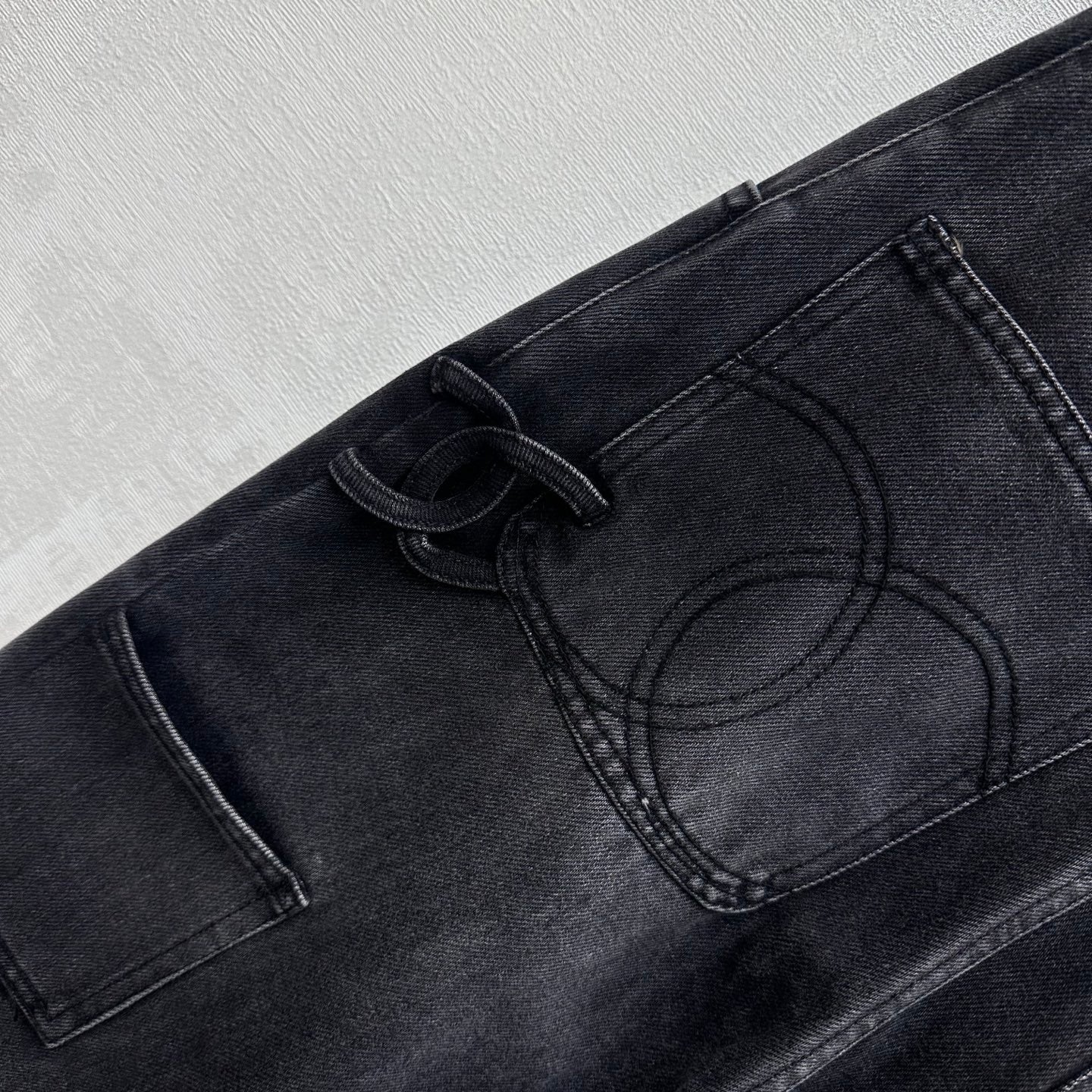 26 New Embroidered Straight-Leg Denim Trousers