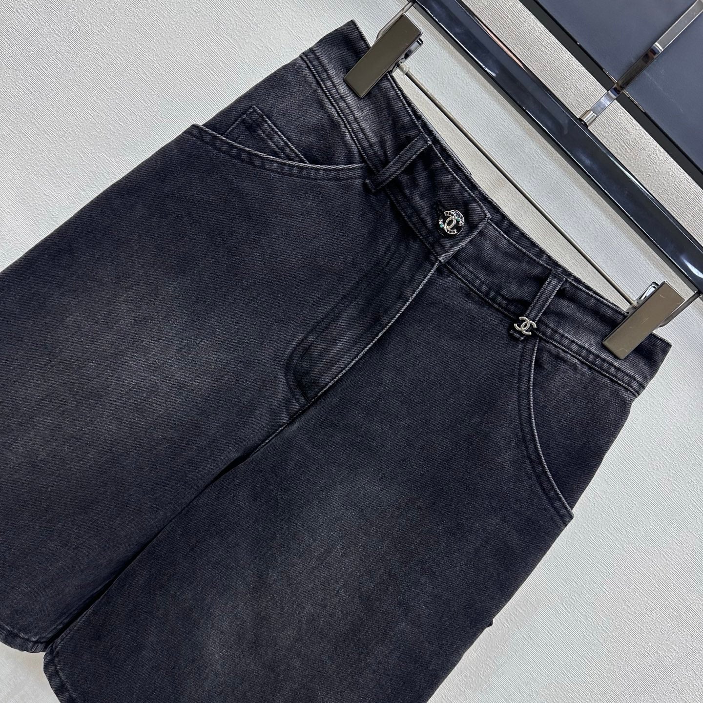 26 New Embroidered Denim Mid-Length Shorts