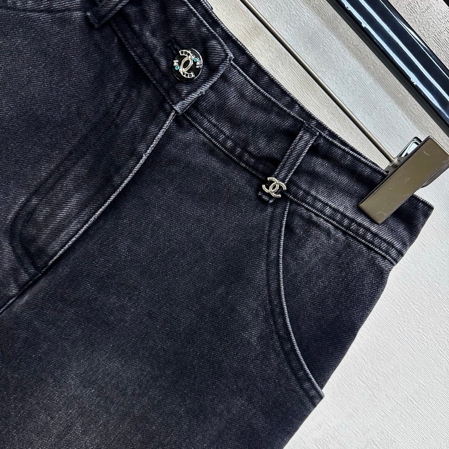 26 New Embroidered Denim Mid-Length Shorts