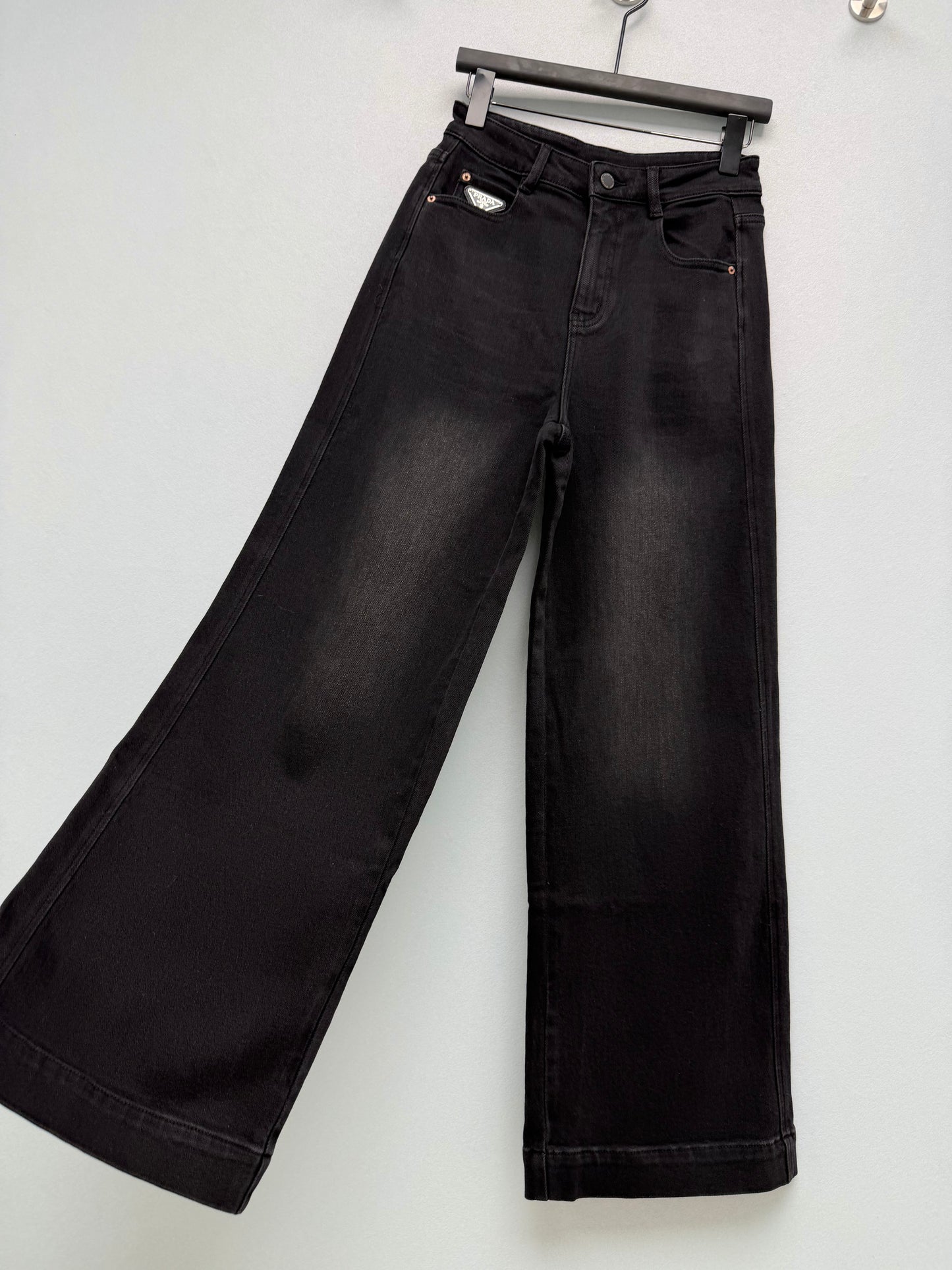 26FW New Distressed Wide-Leg Jeans