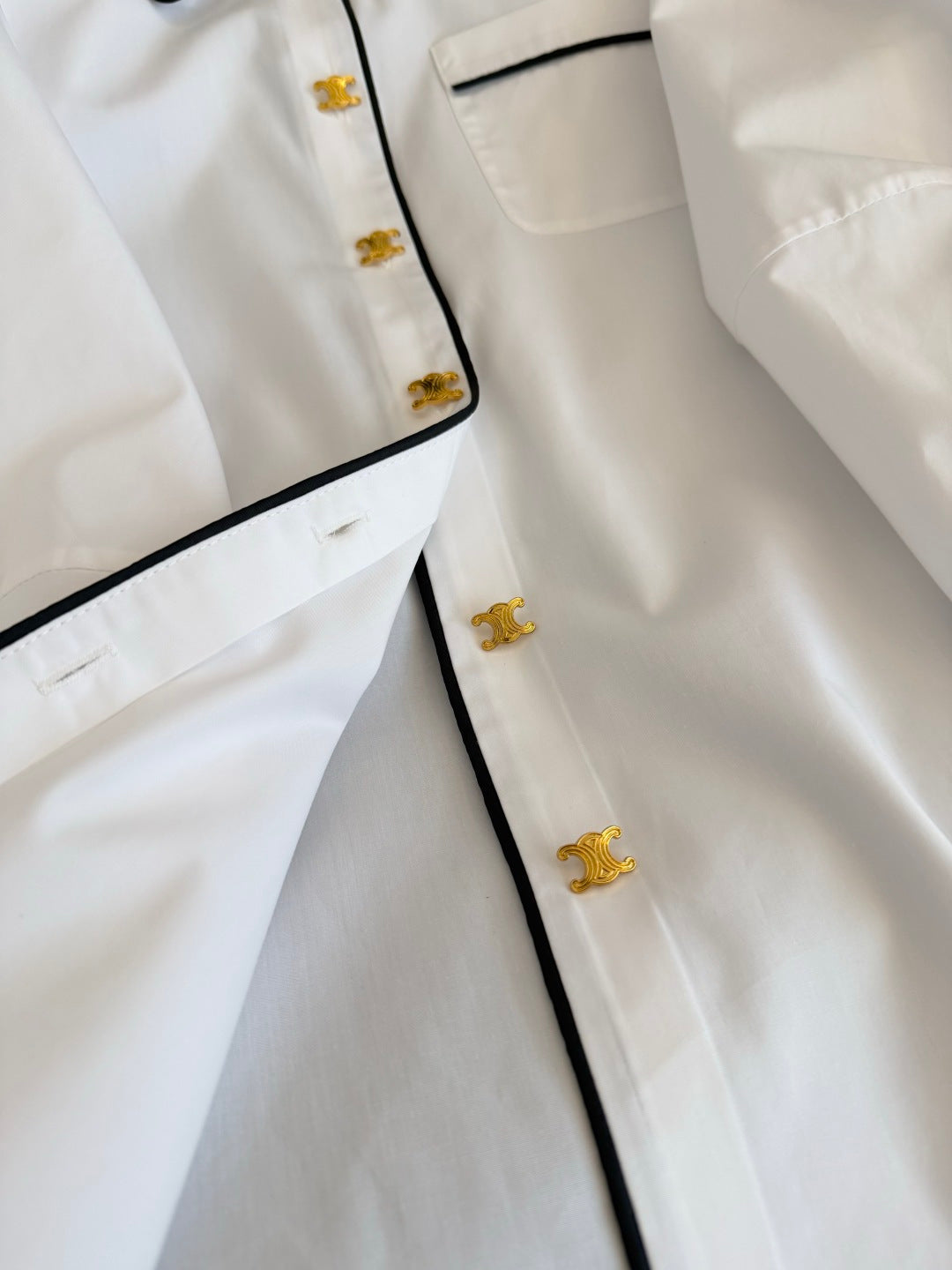 26FW New Shirt with Small Gold Buckle Detail