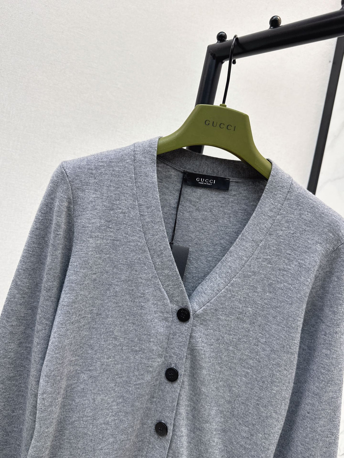 26FW New V-Neck Knit Cardigan