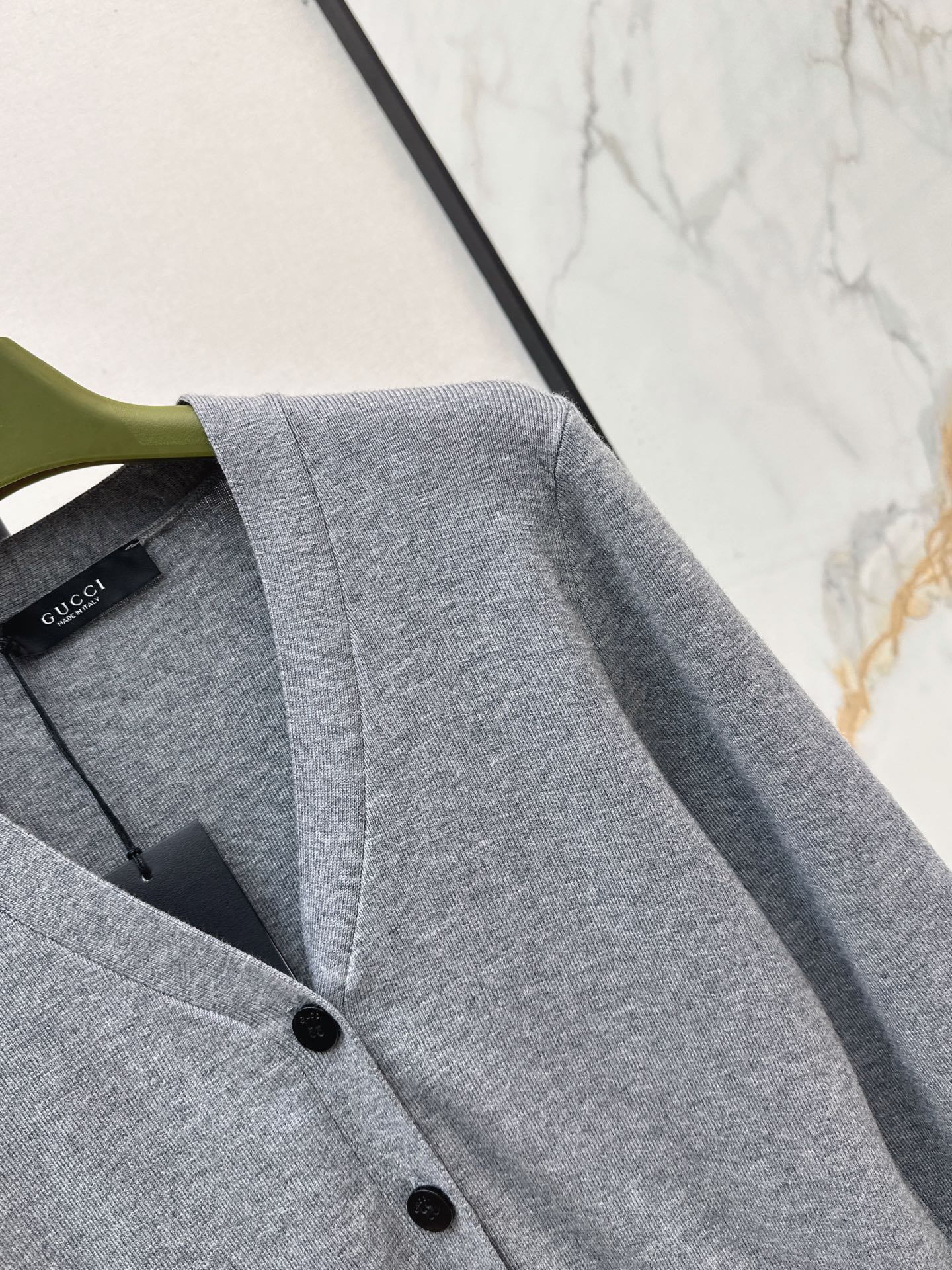 26FW New V-Neck Knit Cardigan