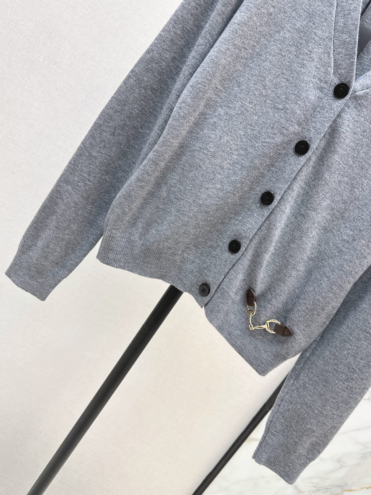 26FW New V-Neck Knit Cardigan
