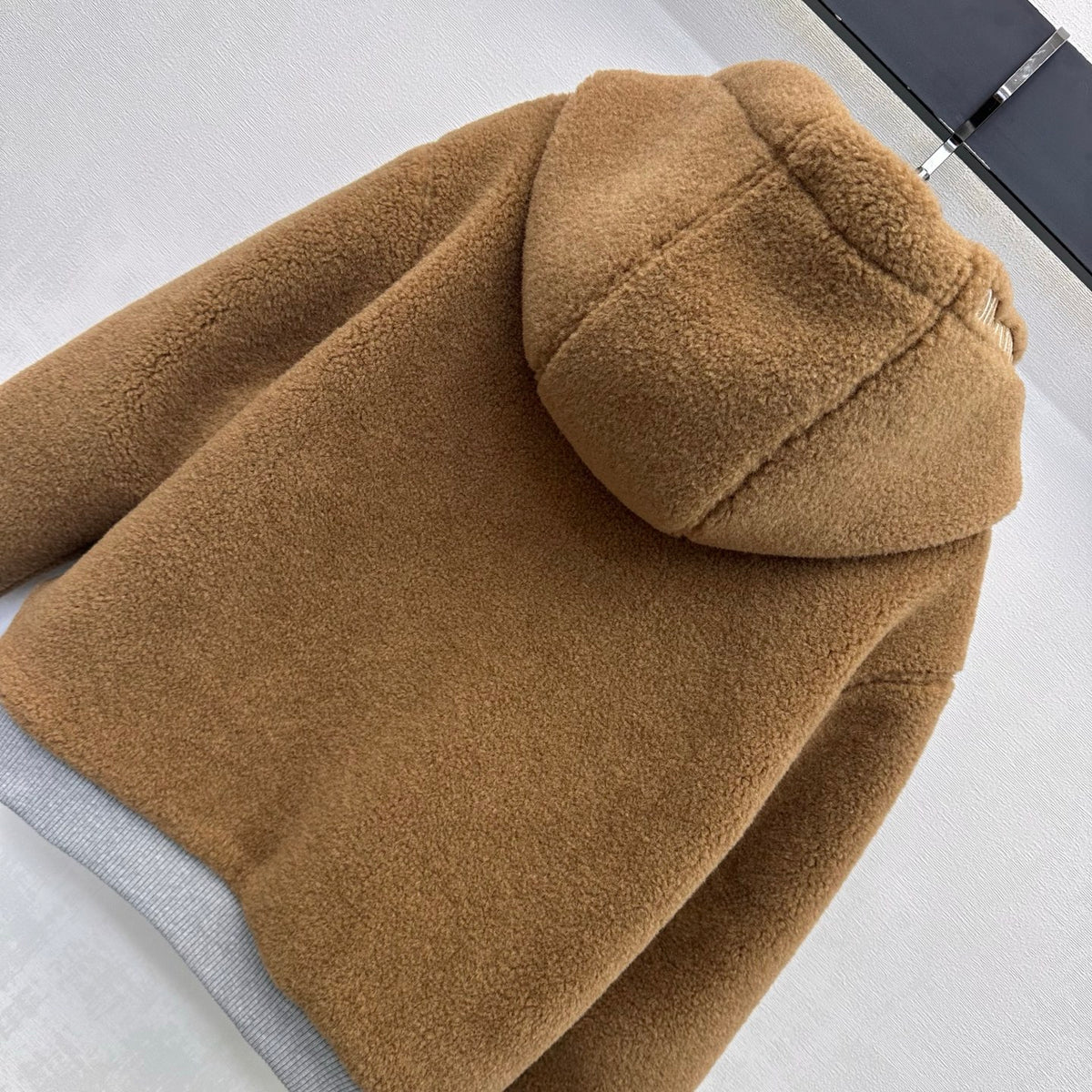 26FW New Reversible Hooded Shearling Jacket