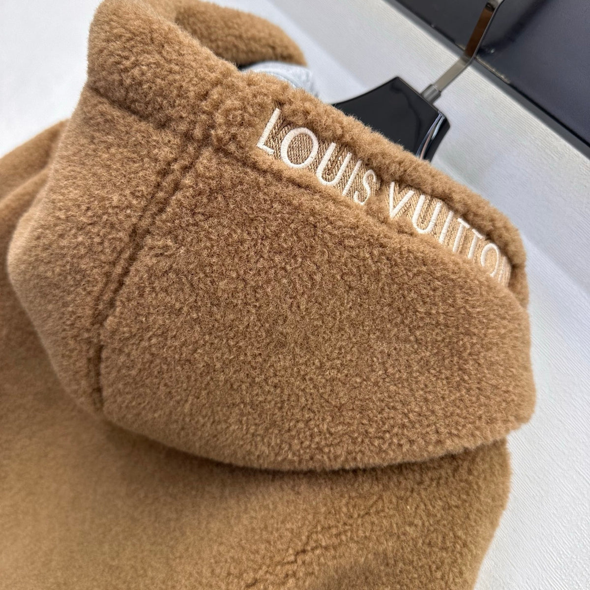 26FW New Reversible Hooded Shearling Jacket