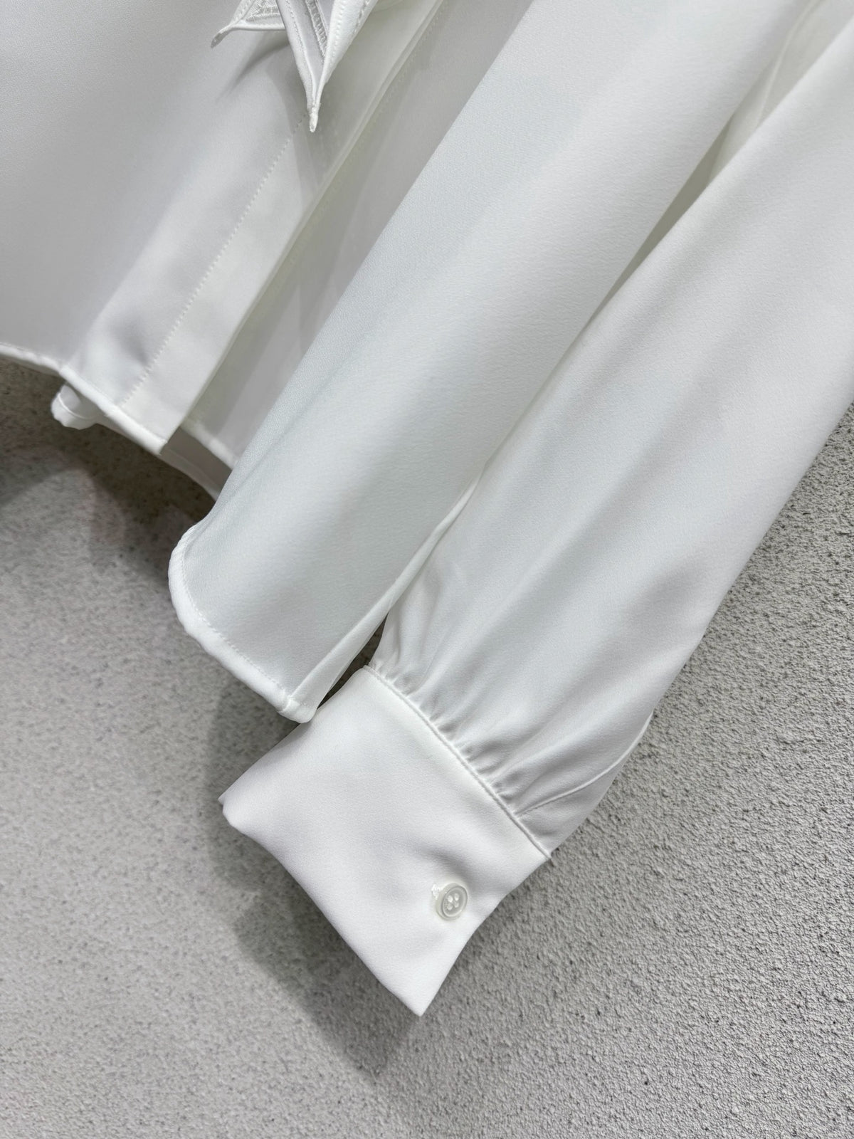 26FW New Long-Sleeve Bow-Tie Shirt