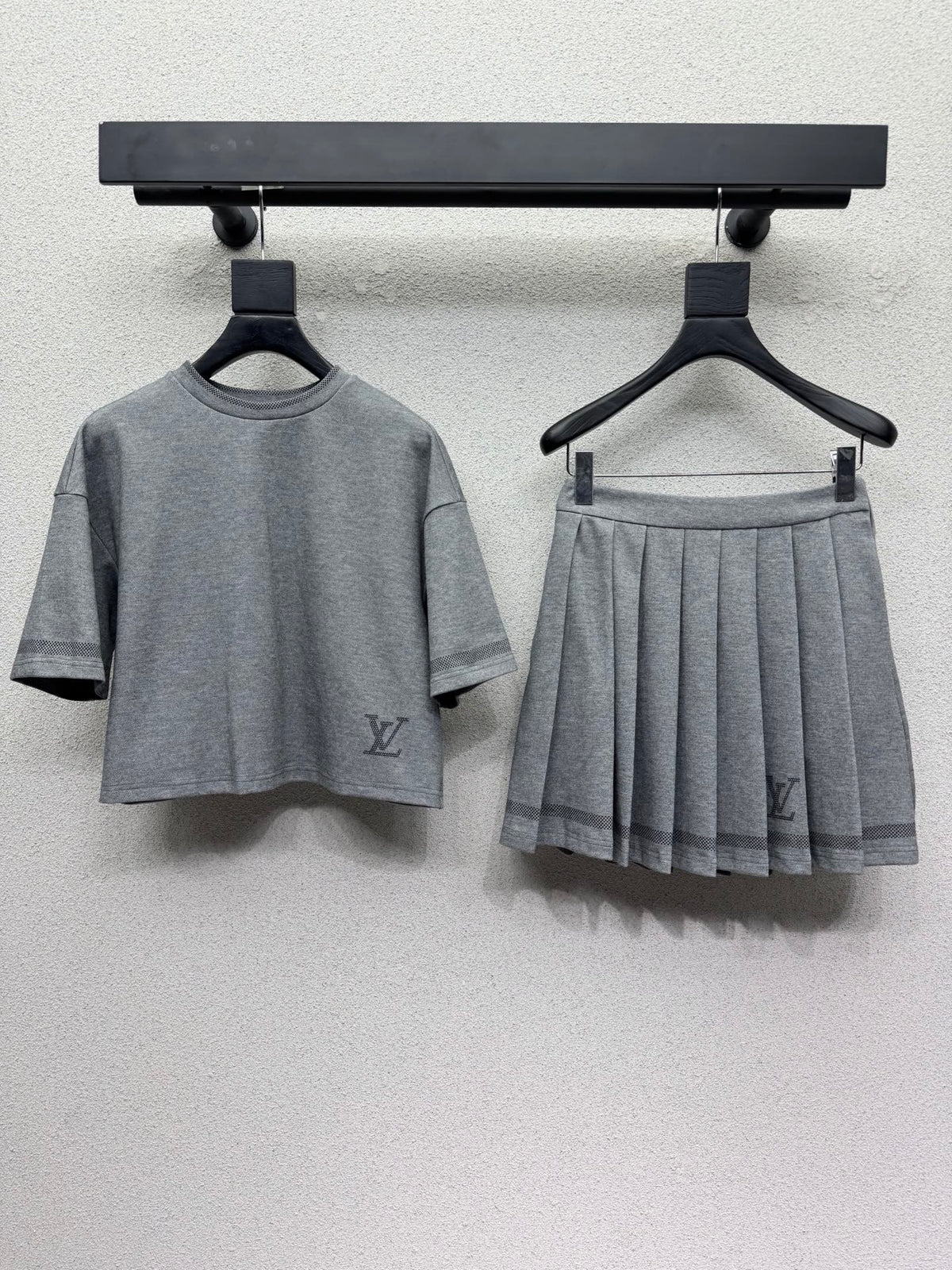 New 26FW Top & Pleated Skirt Set