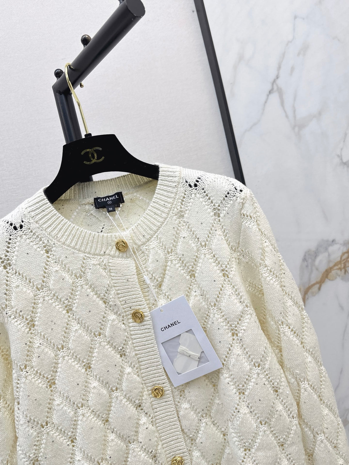 26FW New Quilted-Pattern Knit Crew-Neck Cardigan