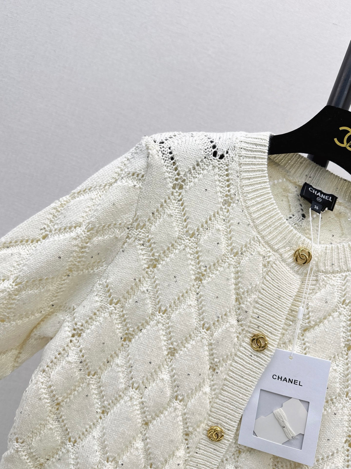 26FW New Quilted-Pattern Knit Crew-Neck Cardigan